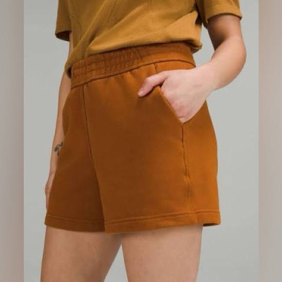Lululemon Loungeful High-Rise Shorts 4"
Butternut Brown Size 14 or XL - Picture 1 of 10